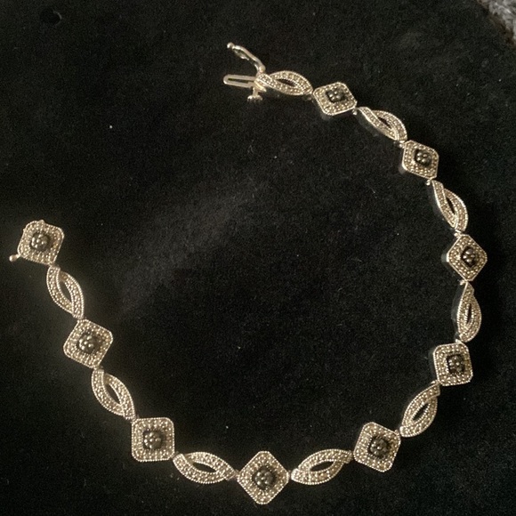 EUC Beautiful 8” 925 Silver Bracelet with black and White Diamonds - Picture 4 of 9